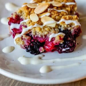 Breakfast/Dessert - Mixed berry almond crumble with sweet yogurt sauce